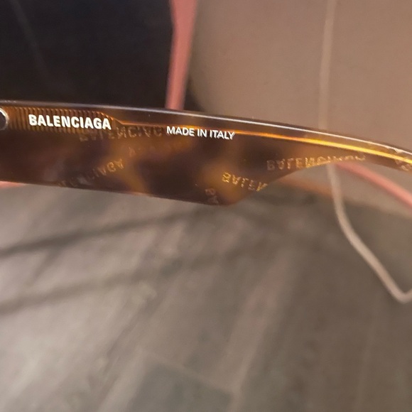 Balenciaga Tortoise Shell Sunglasses with Black Case - Picture 8 of 16